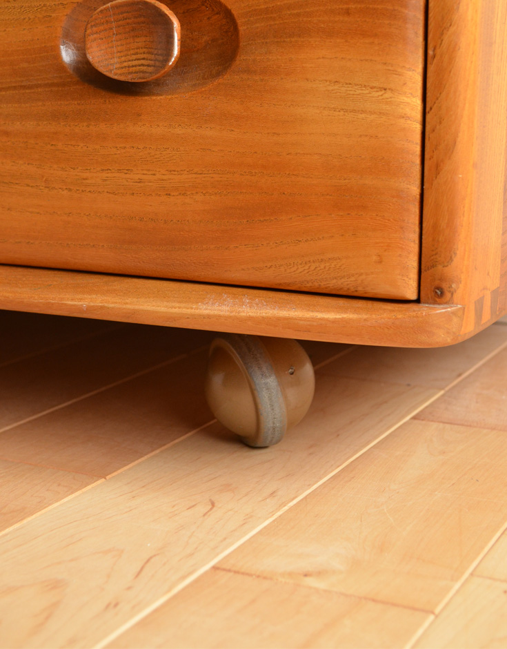 k-1046-f アンティークアーコールサイドボードのキャスター