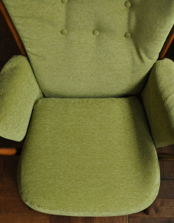 アーコールチェア　アンティーク チェア　オシャレなヴィンテージ椅子、アーコールの布張り１人掛けソファ。座面は広々しているので、掛け心地バツグン！。(k-593-c)