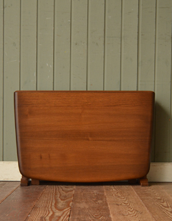 たたんでコンパクトに収納できる
実用的おしゃれゲートレッグ テーブル