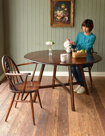 k-754-f アンティークアーコールドロップリーフテーブルのモデル入り