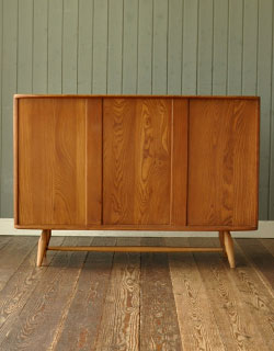 x-479-f アンティークアーコールサイドボードの後ろから