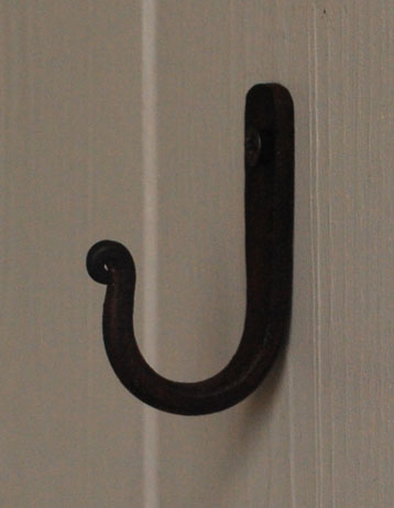 フック・フックボード　住宅用パーツ　真鍮の小さなフック （Ｊタイプ・ブラウン・S）。シンプルなデザイン。(u-705-v)