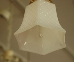 ペンダントライト　照明・ライティング　ミルクガラス×ダイヤカットのペンダントライト（コード・シャンデリア電球・ギャラリーA付き）。キッチンのカウンター部分や、リビングに。(pl-016d)