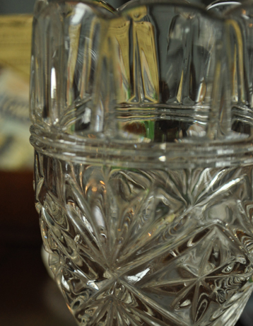 アンティークのため、多少の欠け・傷がある場合がありますが、使用上問題はありませんので、ご了承下さい。(pg-1687) pg-1687 アンティークのプレスドグラス