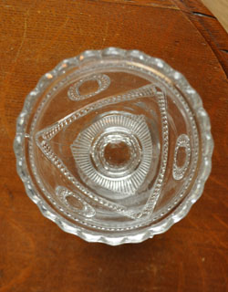 上から見るとこんな感じ。(pg-1806) pg-1806 アンティークのプレスドグラス
