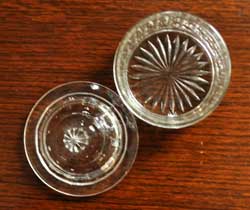 上から見るとこんな感じ。(pg-1996) pg-1996 アンティークプレスドグラスの上から