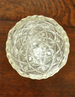 pg-2222 アンティークプレスドグラスの上から