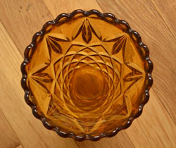 pg-2419 アンティークプレスドグラスの上から