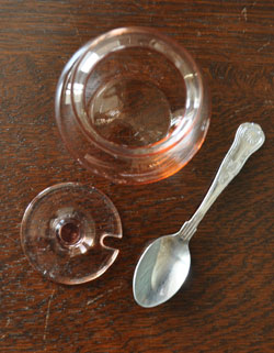 pg-2449 アンティークプレスドグラスの上から