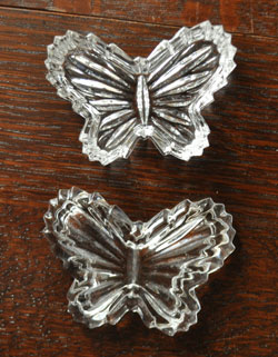 pg-2463 アンティークのプレスドグラス上から