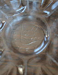 アンティーク 雑貨のガラス小物　アンティーク雑貨　いつもの食卓を彩るパイレックス (PYREX) のアンティークガラスボウル。品質の証パイレックス (PYREX) のバックスタンプがありました。(pg-2471)