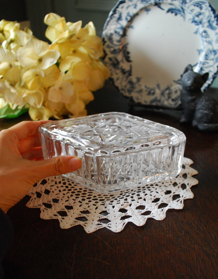 pg-2559 アンティークプレスドグラスのアップ