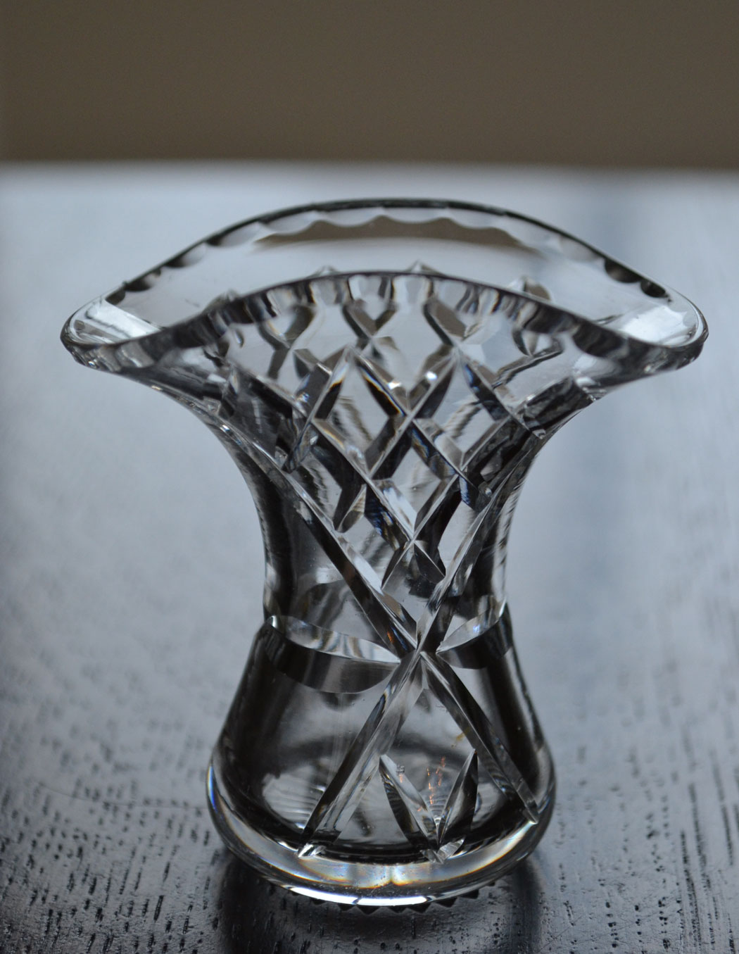 pg-2571 アンティークプレスドグラスのアップ