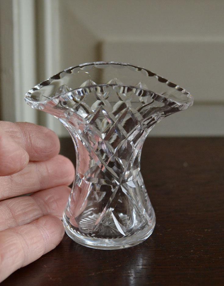 pg-2571 アンティークプレスドグラスの手入り