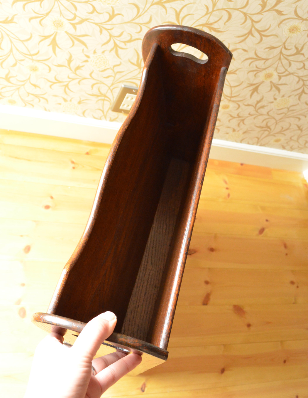 j-1211-f アンティークマガジンラックのラック内