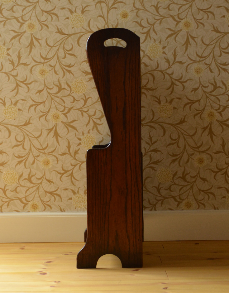 j-1211-f アンティークマガジンラックの横