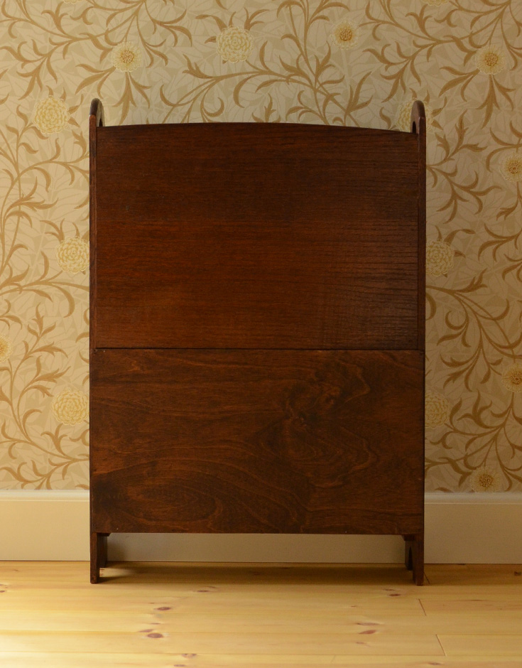 j-1211-f アンティークマガジンラックの後ろ