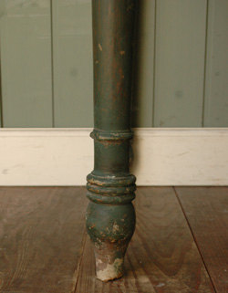 便利な引き出し付き！ペイント脚が可愛い２トーンアンティークデスク