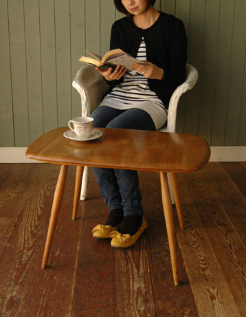 どこでも使えるシンプルなアンティーク コーヒーテーブル