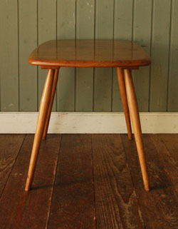 どこでも使えるシンプルなアンティーク コーヒーテーブル