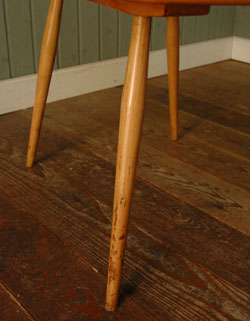 どこでも使えるシンプルなアンティーク コーヒーテーブル