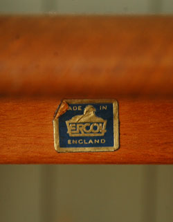 どこでも使えるシンプルなアンティーク コーヒーテーブル