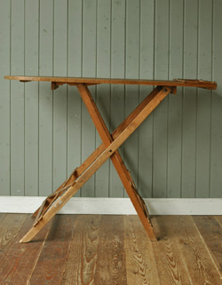 d-834-f アンティークアイロンボード