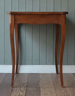 d-960-f アンティークデスクの横