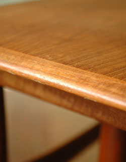 親子みたいで可愛いアンティークのネスト（入り子）テーブル