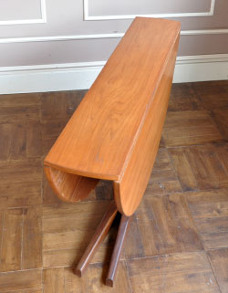 家族で過ごす楽しい時間の中心に！まん丸のドロップリーフテーブル