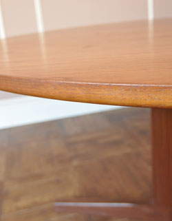 家族で過ごす楽しい時間の中心に！まん丸のドロップリーフテーブル