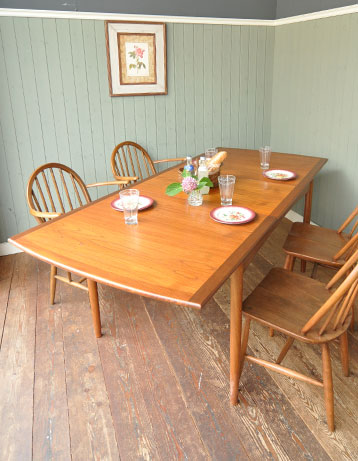 コンパクトにもゆったりにも対応!G-PLANのアンティーク テーブル