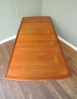 コンパクトにもゆったりにも対応!G-PLANのアンティーク テーブル