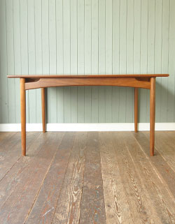 コンパクトにもゆったりにも対応!G-PLANのアンティーク テーブル