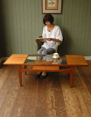 どんなお部屋にもナチュラルに馴染むG-PLANのアンティーク テーブル