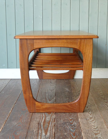 どんなお部屋にもナチュラルに馴染むアンティーク センターテーブル