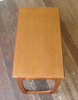 どんなお部屋にもナチュラルに馴染むアンティーク センターテーブル