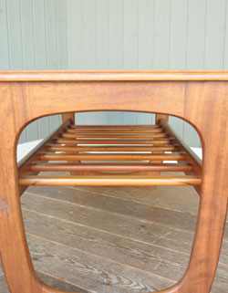 どんなお部屋にもナチュラルに馴染むアンティーク センターテーブル