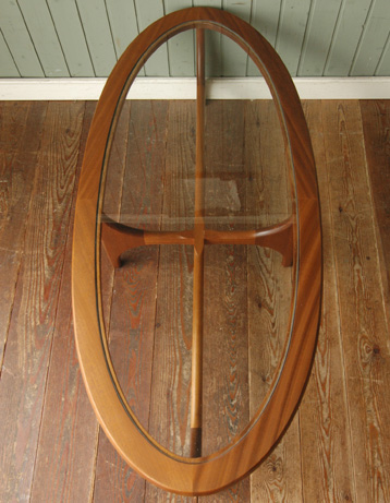 どんなお部屋にもナチュラルに馴染む
アンティーク コーヒーテーブル