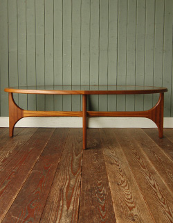 どんなお部屋にもナチュラルに馴染む
アンティーク コーヒーテーブル