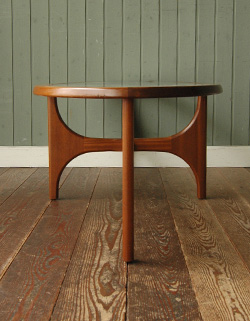 どんなお部屋にもナチュラルに馴染む
アンティーク コーヒーテーブル