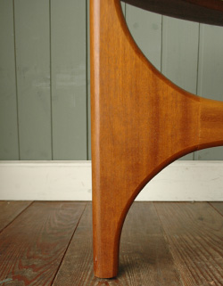 どんなお部屋にもナチュラルに馴染む
アンティーク コーヒーテーブル