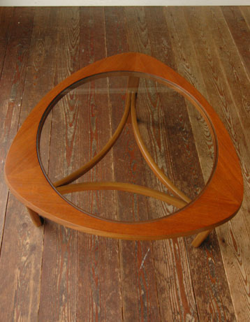 どんなお部屋にもナチュラルに馴染むG-PLANのアンティークコーヒーテーブル