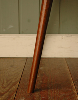 どこでも使えるシンプルなアンティーク コーヒーテーブル