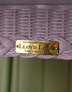 オリジナルロイド　Handleオリジナル ロイドルームテーブル(Lavender tea)。品質の証ですロイドルームの商品登録ブランドのタグが付いています。(hol-06lt)