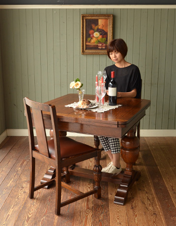 j-1028-f アンティークドローリーフテーブルのモデル入り