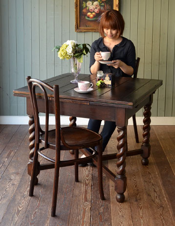 j-1029-f アンティークドローリーフテーブルのモデル入り