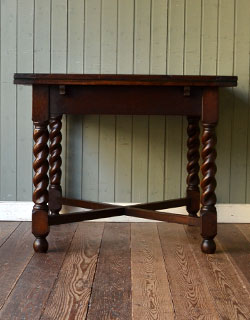 j-1029-f アンティークドローリーフテーブルの横