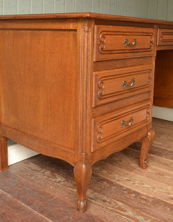 j-1037-f アンティークデスクの角