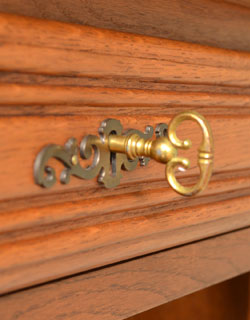 j-1037-f アンティークデスクの鍵穴